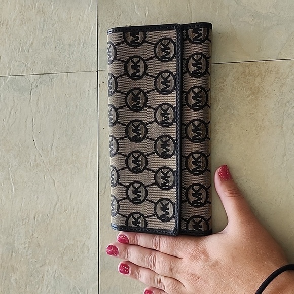 MK trifold wallet - Picture 2 of 9